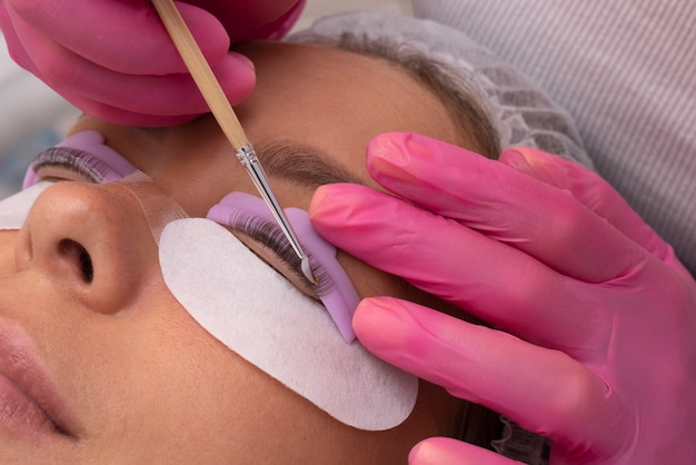 Achieve Mesmerizing Lashes - The Insider's Guide to False Eyelash Application