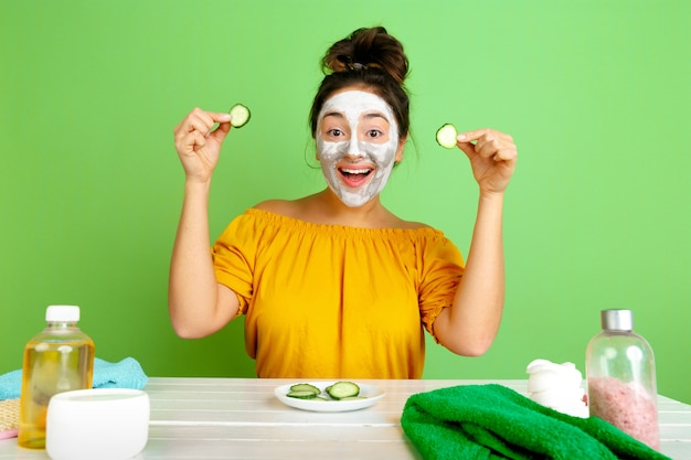 Natural DIY Face Masks: Ingredients from Your Kitchen for Glowing Skin